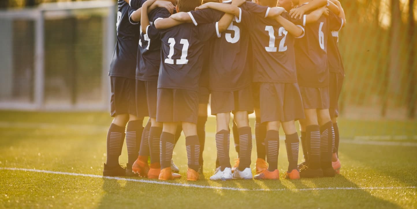 bilde av et ungt fotballlag, brukt som illustrasjon i artikkel om revisor for lag og foreninger